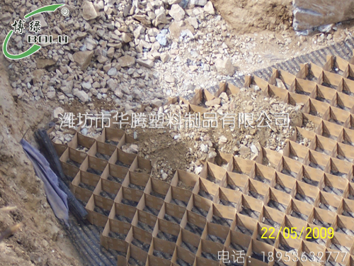 土工格室于砂土之承載能力及動(dòng)態(tài)特性試驗(yàn)研究